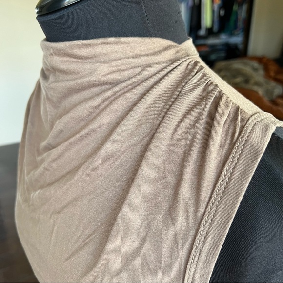 Draped Collar Ruched Tank Top - Picture 10 of 11